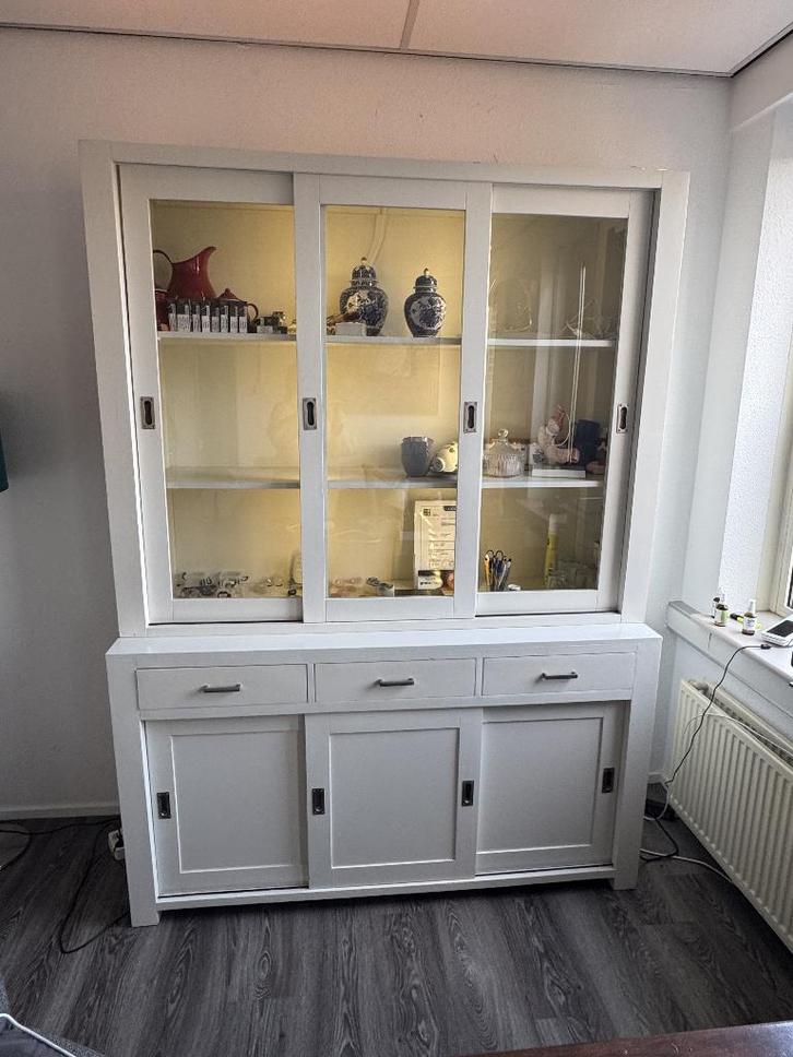 Witte buffetkast met verlichting, Huis en Inrichting, Kasten | Buffetkasten, Gebruikt, 200 cm of meer, 150 tot 200 cm, 25 tot 50 cm