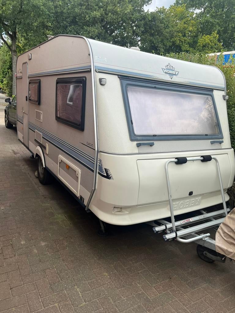 Caravan, Vast bed, Rondzit, Hobby, 750 - 1000 kg