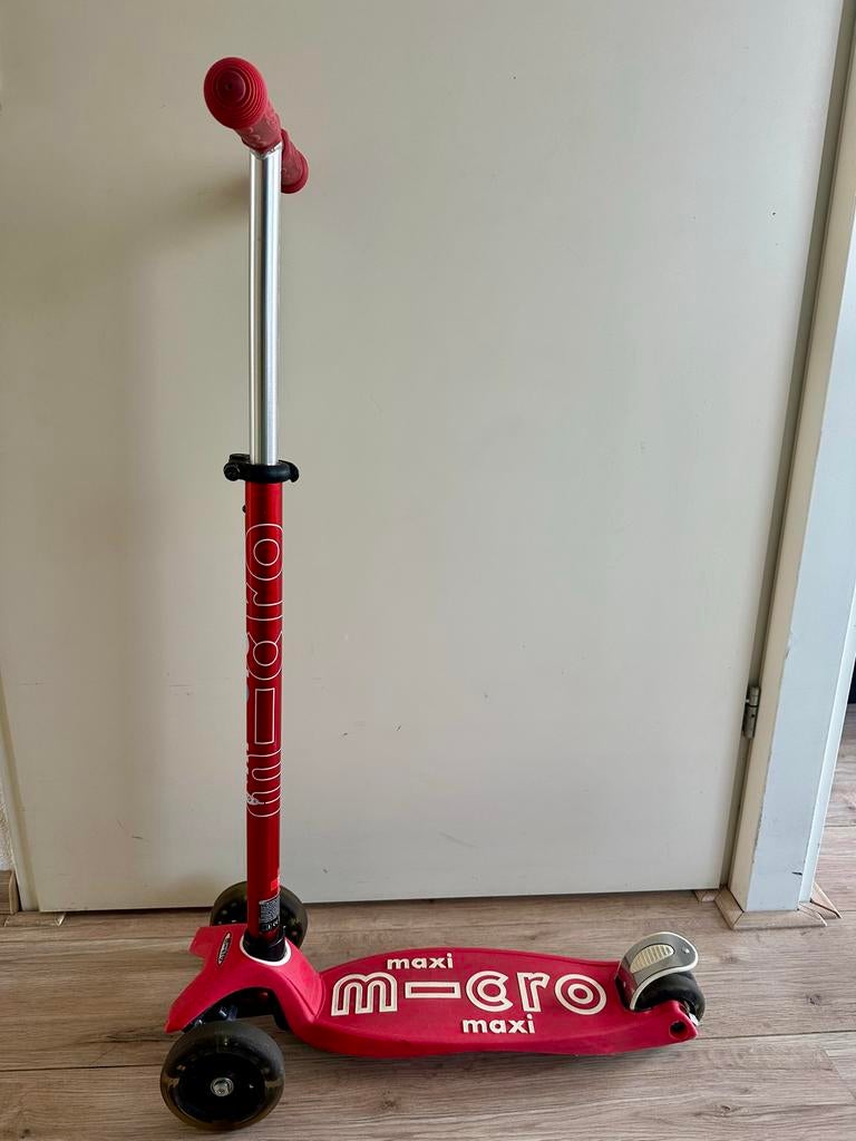 Maxi Micro Step Deluxe LED - Rood, Fietsen en Brommers, Steps, Ophalen, Gebruikt, Gewone step