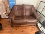 Zeer nette 2-zits leren bank met eikenhouten details, Gebruikt, 150 tot 200 cm, Tweepersoons, Ophalen of Verzenden