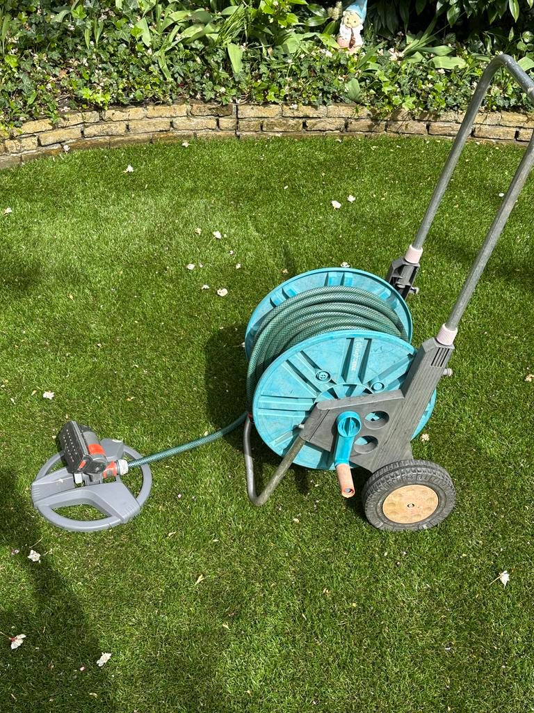 Gardena tuinslang wagen met 25m slang en sproeier, Tuin en Terras, Tuinslangen, Ophalen, Gebruikt, Tuinslanghaspel