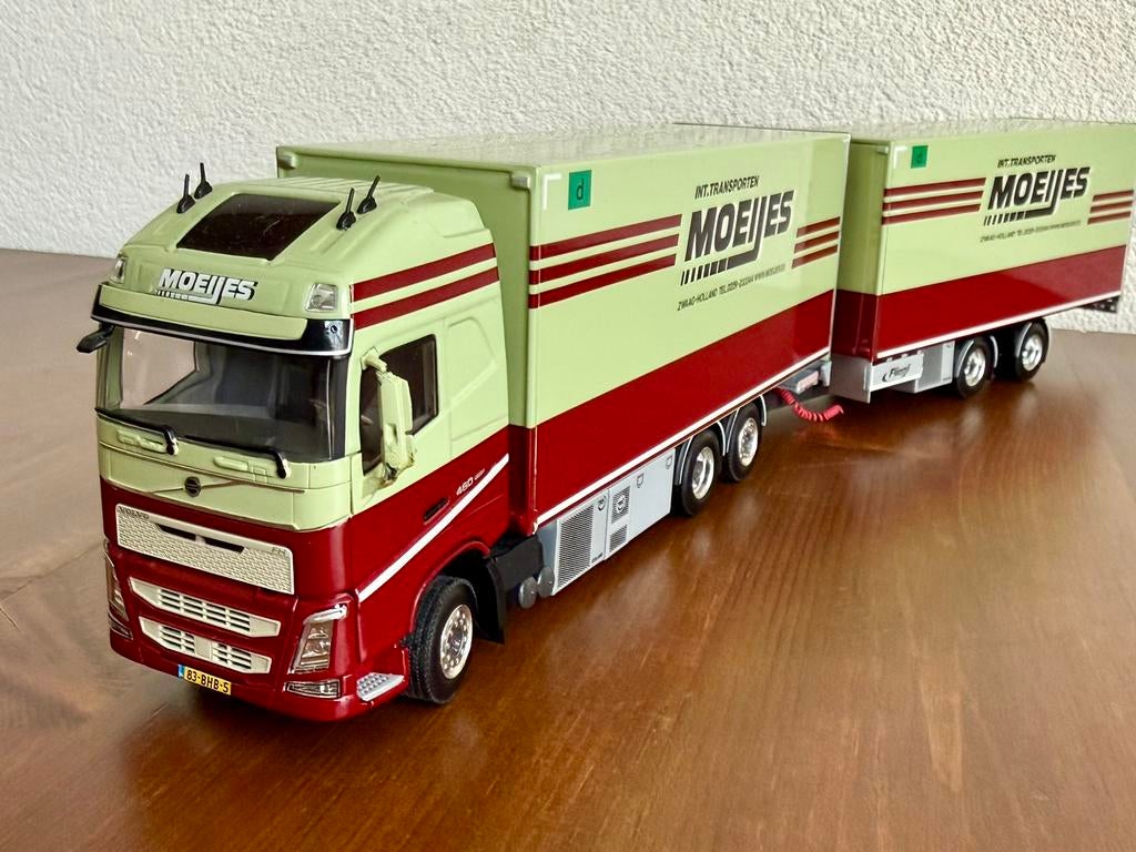 WSI MOEIJES Transport- Volvo FH4 Globetrotter originele doos, Hobby en Vrije tijd, Modelauto's | 1:50, Ophalen of Verzenden, Zo goed als nieuw