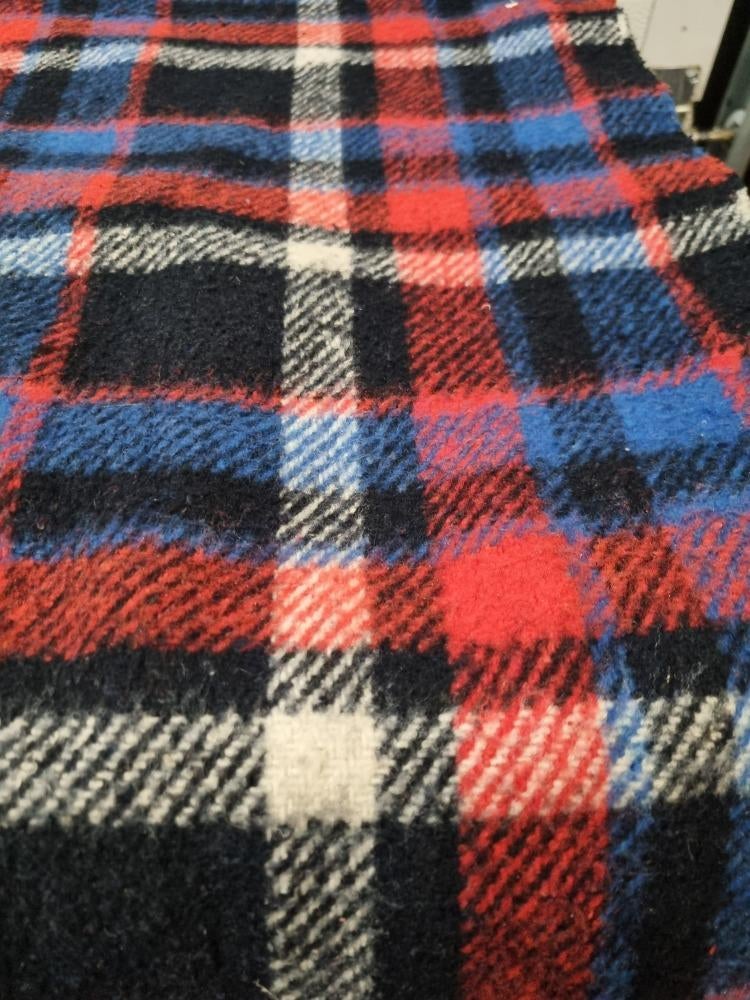plaid geruit rood wit blauw zwart met franjers, Ophalen of Verzenden, 'T Olde Gre-j, Info@toldegrej.nl, Endepoelstraat 20f Didam