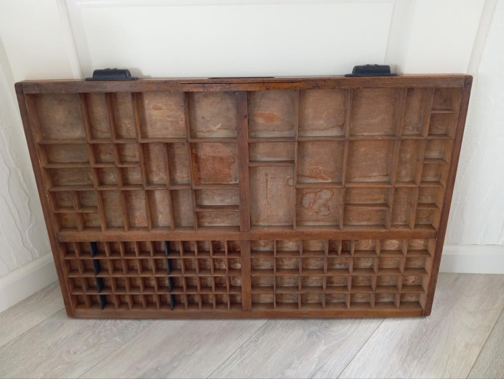 Originele oude houten letterbak., Ophalen