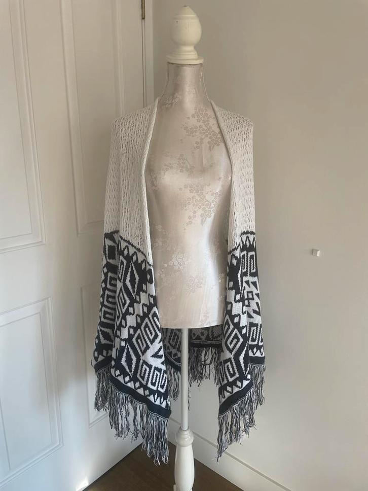 Heerlijke Poncho vest met franjes van Vila, one size., Kleding | Dames, Truien en Vesten, Gedragen, Maat 42/44 (L), Wit, Ophalen of Verzenden