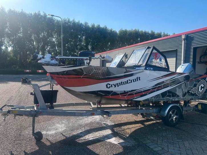Double console visboot, Watersport en Boten, Vis- en Consoleboten, Gebruikt, 70 pk of meer, 3 tot 6 meter, Benzine, Buitenboordmotor