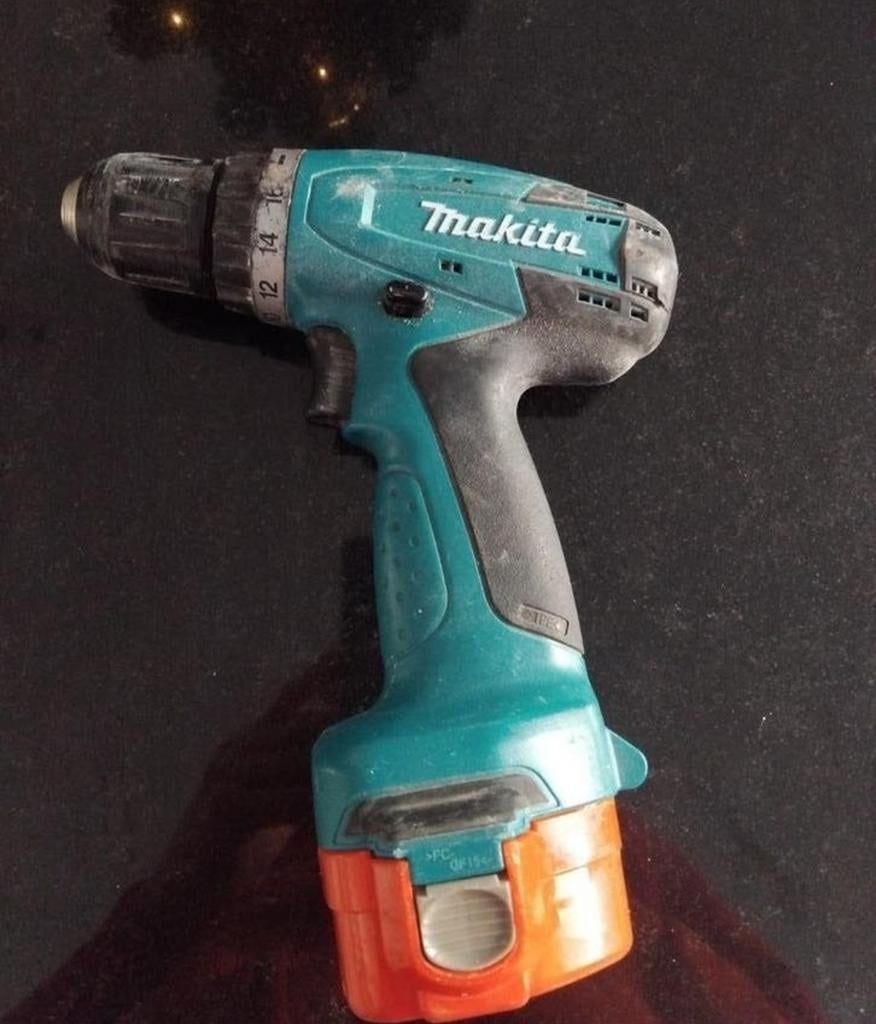 Makita 6271d boormachine accu is slecht, zonder oplader

Pri, Ophalen of Verzenden, Boormachine