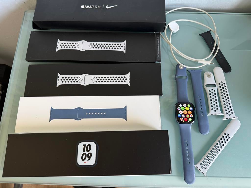 Mooie Apple Watch series 7 45mm Nike grijs + blauw bandje, Sieraden, Tassen en Uiterlijk, Smartwatches, IOS, Ophalen of Verzenden