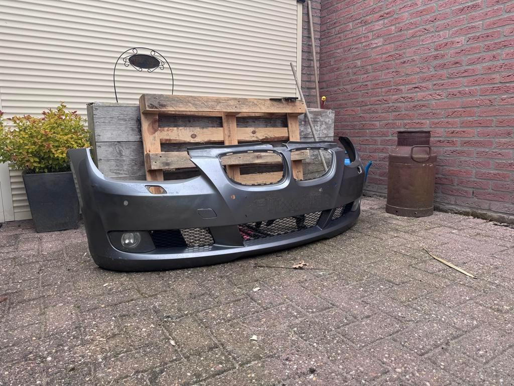 Bumper BMW E92/93 Space Grey met schade, Gebruikt, Voor, Ophalen of Verzenden, Bumper