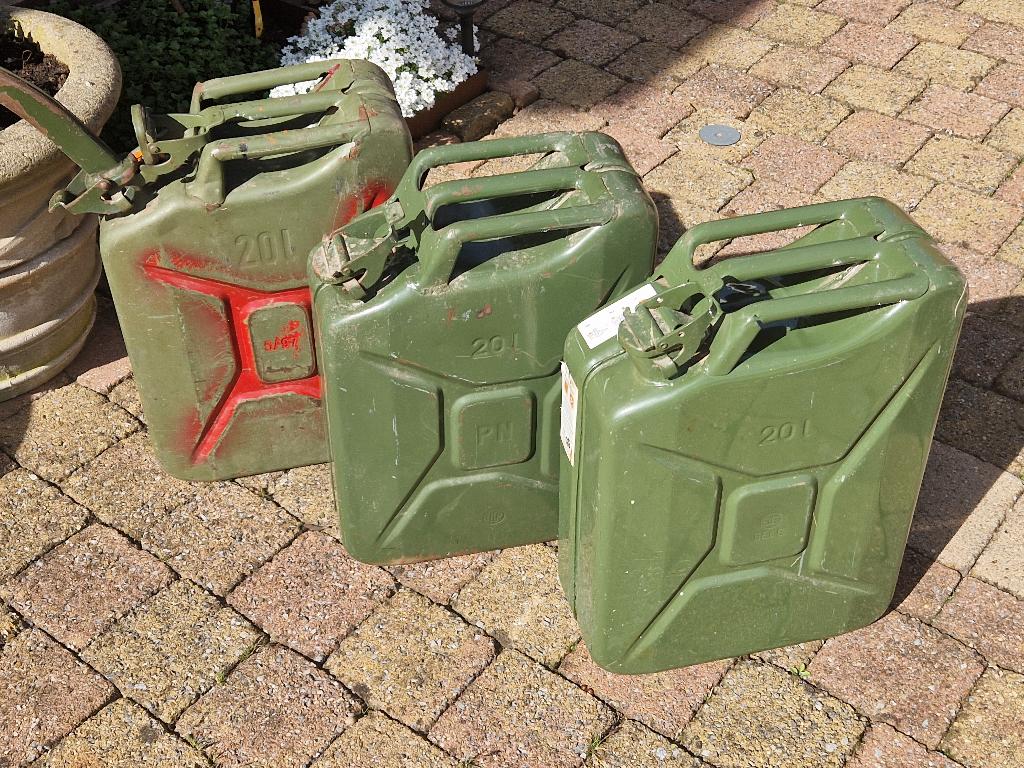 Jerrycans, Ophalen