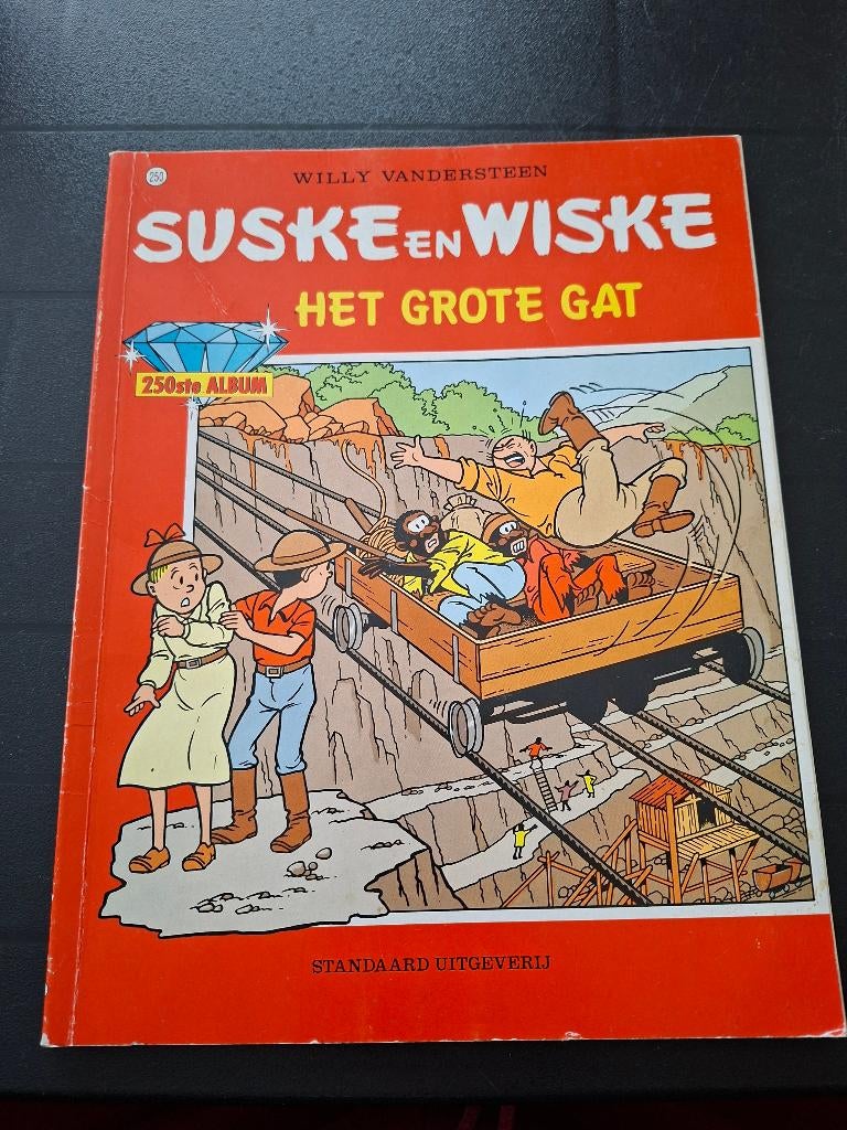 Suske en Wiske 250 – Het grote gat, Boeken, Stripboeken, Eén stripboek, Ophalen of Verzenden, Zo goed als nieuw
