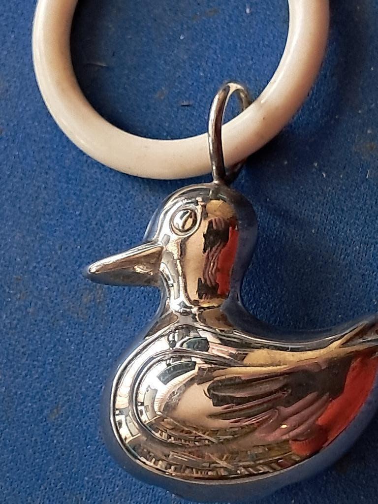 rammelaar,zilver?-kleine eend,lengte 5 cm, Antiek en Kunst, Ophalen of Verzenden