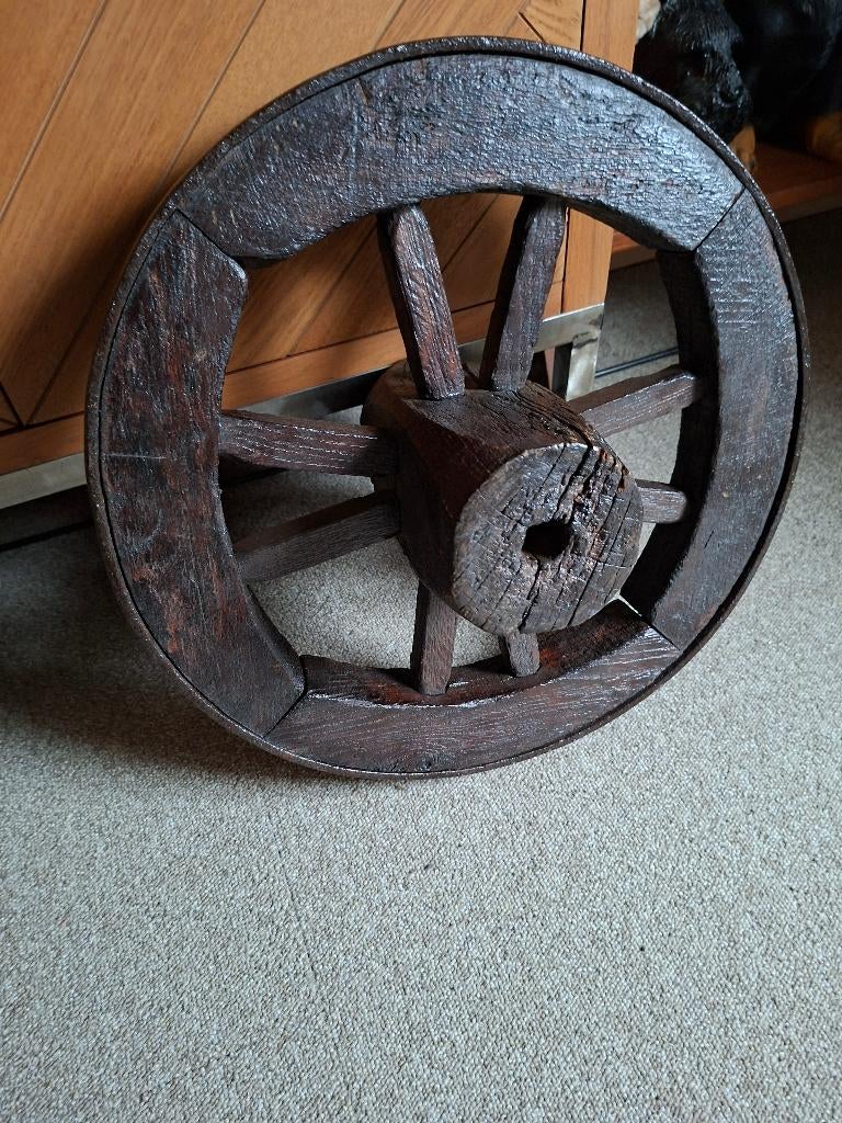 Oud kruiwagen wiel, Ophalen