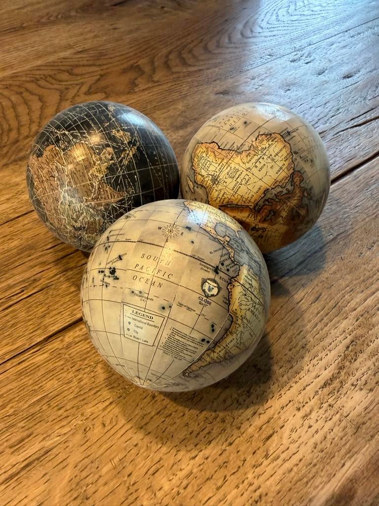 Set van 3 decoratieve wereldbollen van Rivièra Maison, Ophalen of Verzenden, Zo goed als nieuw