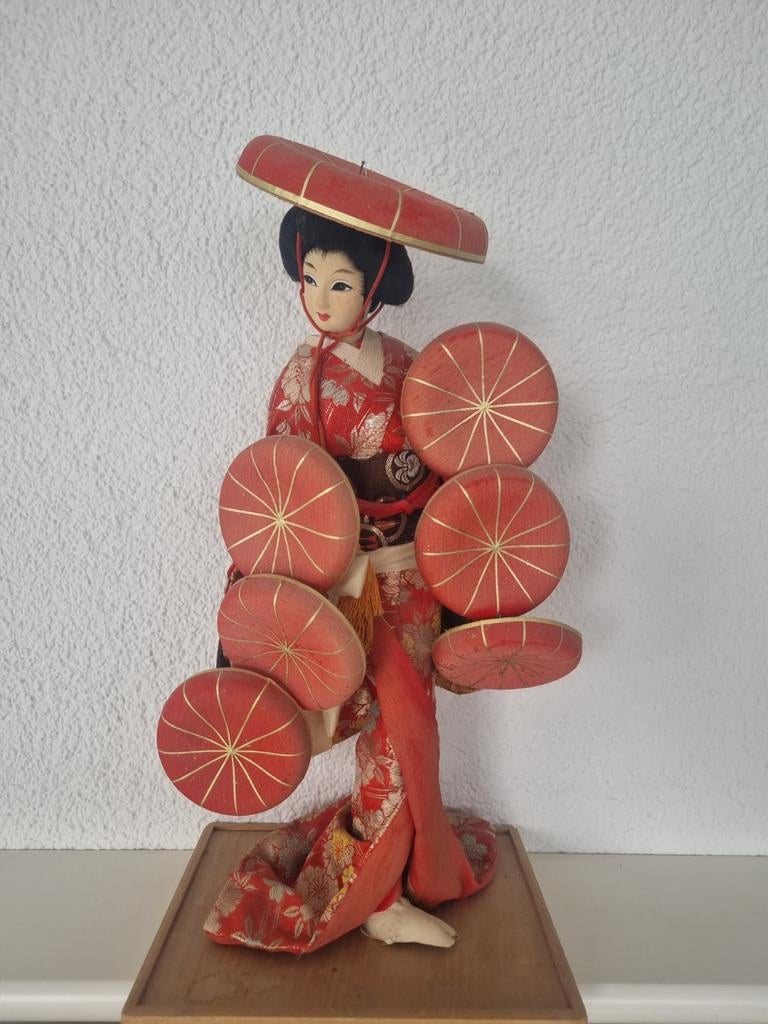 Vintage Japanse Geisha Pop met Rode Kimono en Hoed, Ophalen, Gebruikt, Pop