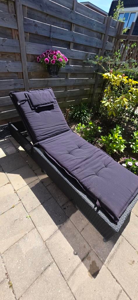 Ligbed tuinmeubel met kussen - verstelbaar, Ophalen of Verzenden, Gebruikt, Wicker, Verstelbaar