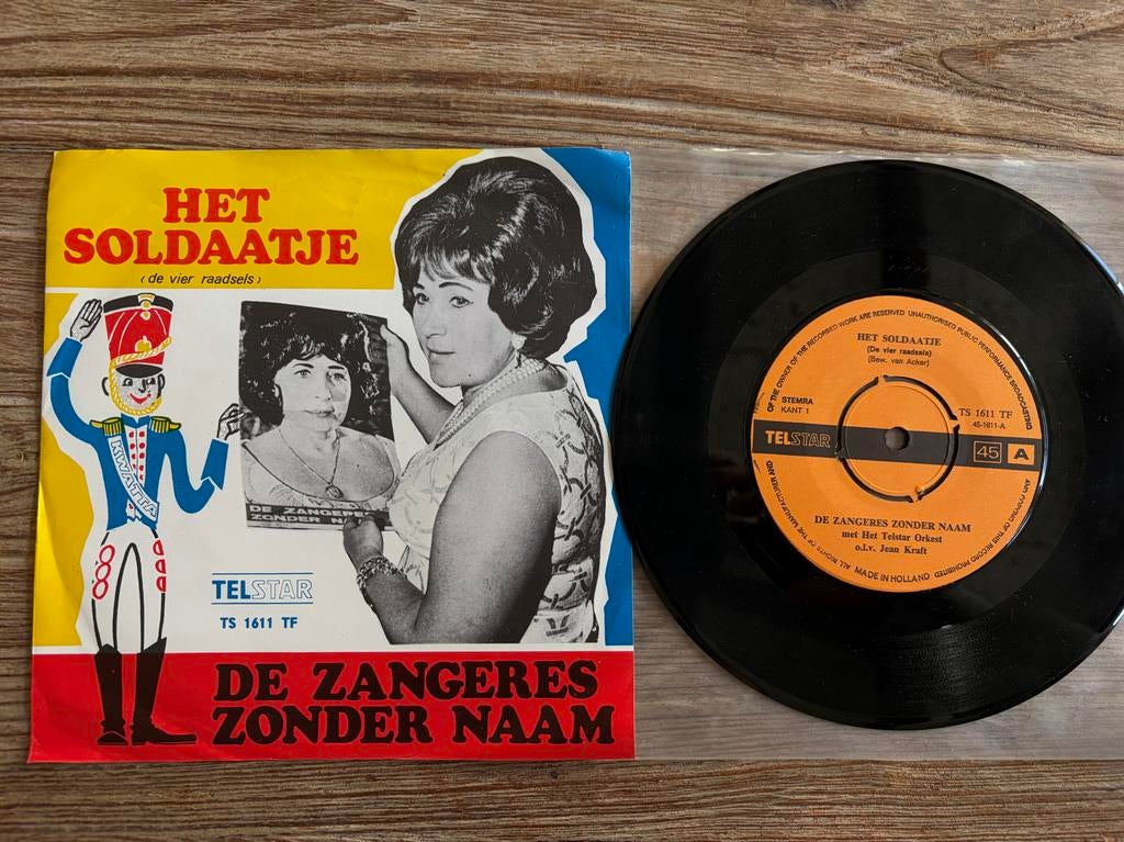 De Zangeres Zonder Naam - Het Soldaatje / Kinderloos (Single, Ophalen of Verzenden, Gebruikt, Overige formaten, Levenslied of Smartlap