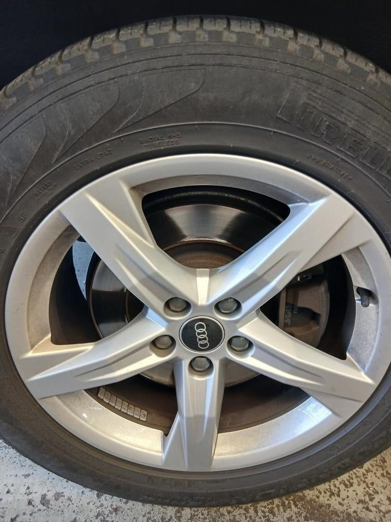 Audi 18 inch velgen met Pirelli Scorpion allseizoenbanden, Auto-onderdelen, Ophalen, 18 inch, Gebruikt, Banden en Velgen