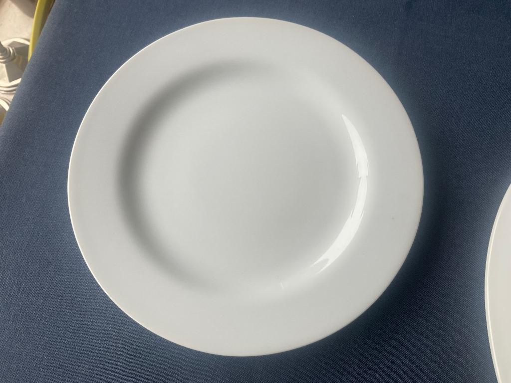 Rosenthal studio linie/ 1 ontbijtbord wit 22.1, Huis en Inrichting, Keuken | Servies, Zo goed als nieuw, Bord(en), Overige stijlen