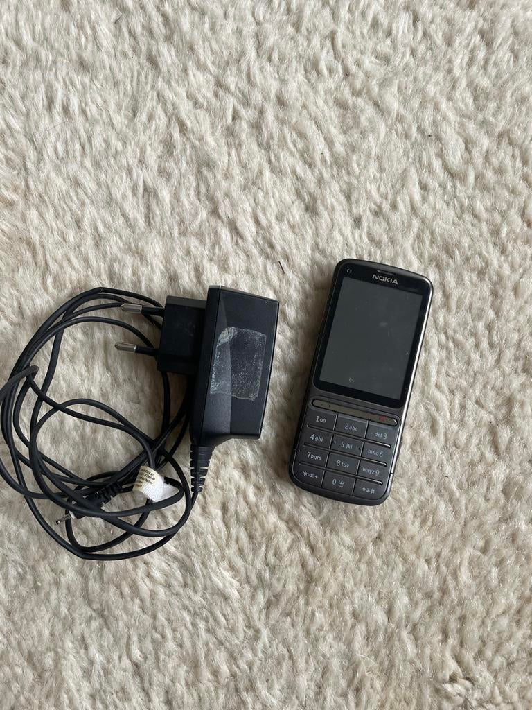 Nokia C3-01 Touch and Type Mobiele Telefoon met Oplader, Gebruikt, Zwart, Fysiek toetsenbord, 3 tot 6 megapixel