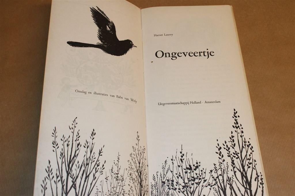 Ongeveertje— Vintage Boek 1e druk 1961 — Harriet Laurey, Ophalen of Verzenden, Gelezen, Fictie algemeen