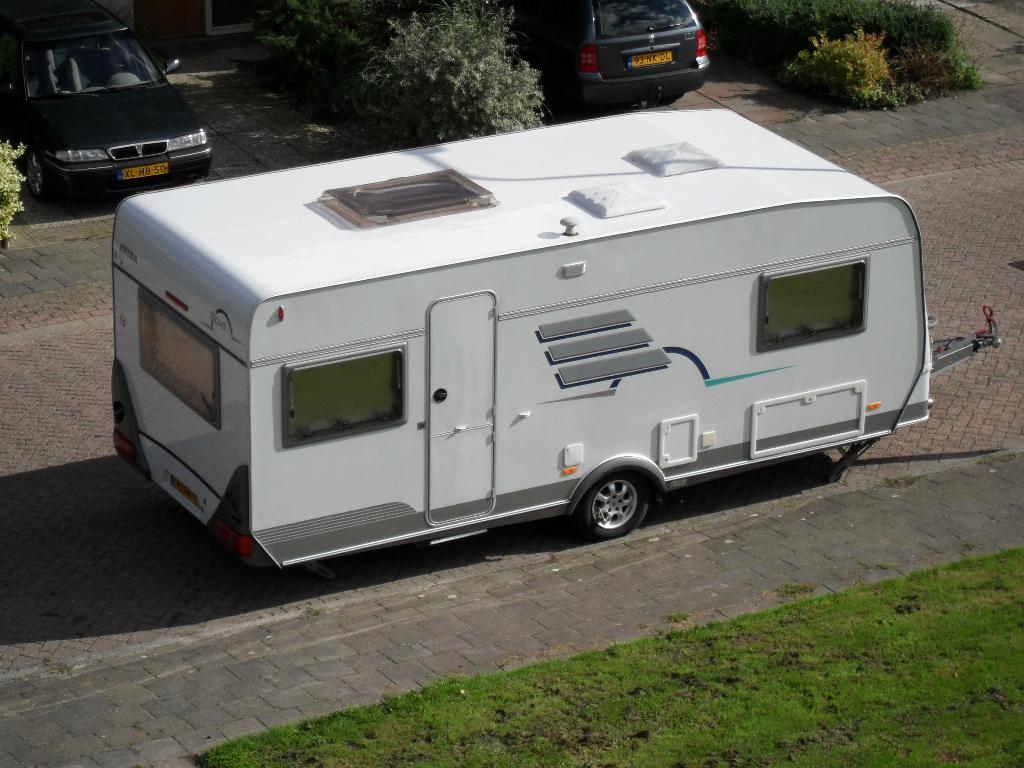 Caravan  ERIBA NOVA 555, Caravans en Kamperen, Schokbreker, Tot en met 3, Particulier, Vast bed
