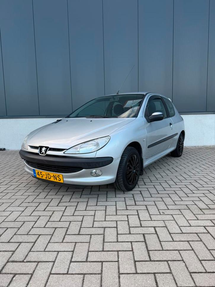 Peugeot 206 1.4 /2002/84.000 km/Bluetooth radio, Auto's, Peugeot, Bedrijf, Benzine, C, Hatchback, Handgeschakeld, Origineel Nederlands