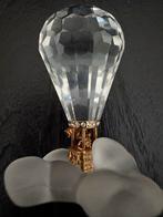 Kristallen heteluchtballon op wolk, Verzenden