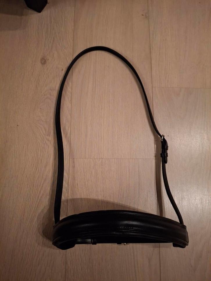 Hoge neusriem maatje Cob zwart, Dieren en Toebehoren, Paarden en Pony's | Hoofdstellen en Tuigage, Nieuw, Dressuur, Ophalen of Verzenden