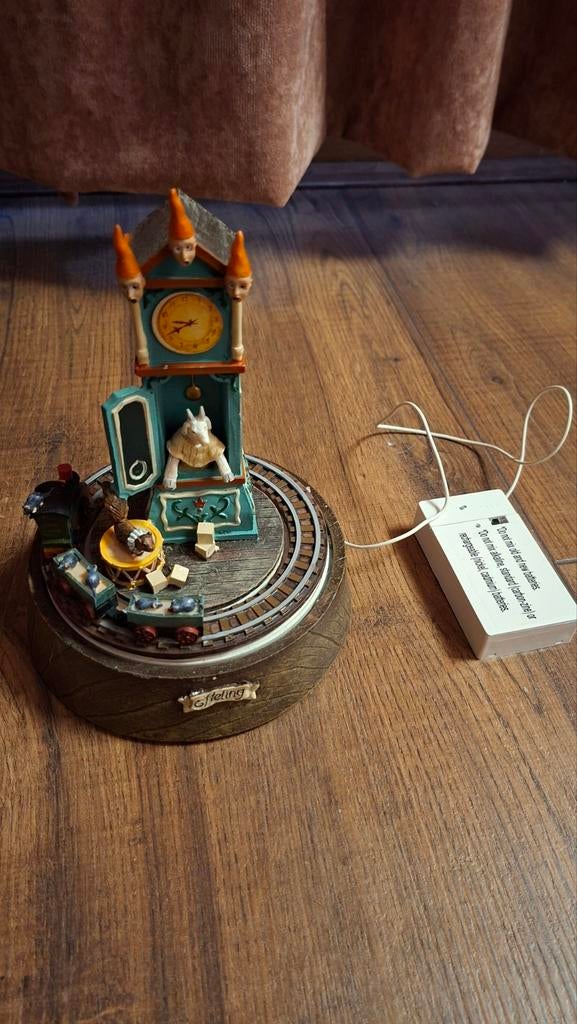 Efteling luville Klok met geitje, Ophalen of Verzenden, Zo goed als nieuw, Beeldje of Poppetje