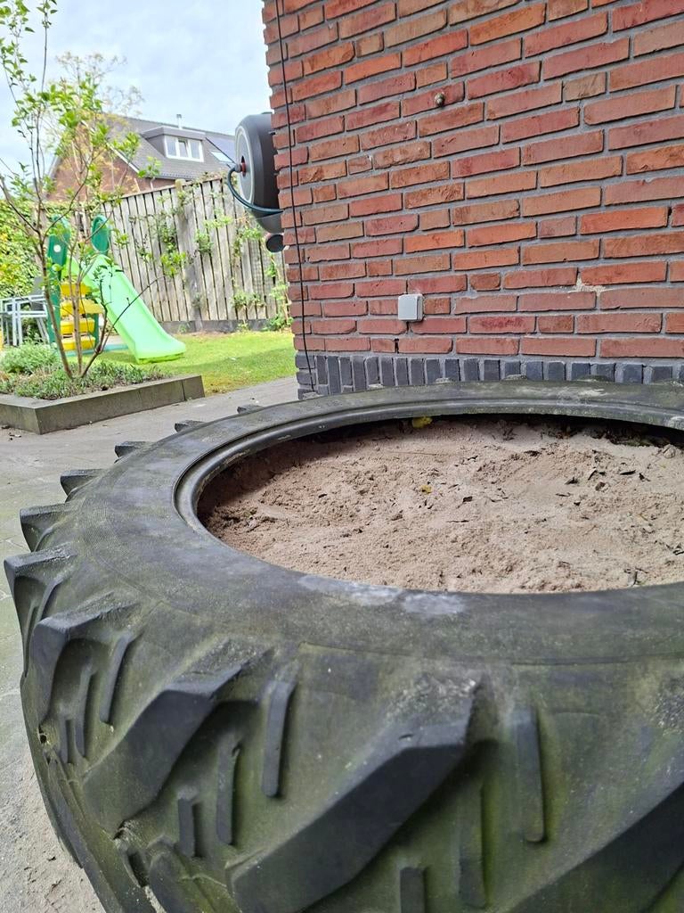 Zandbak in tractorband, Ophalen