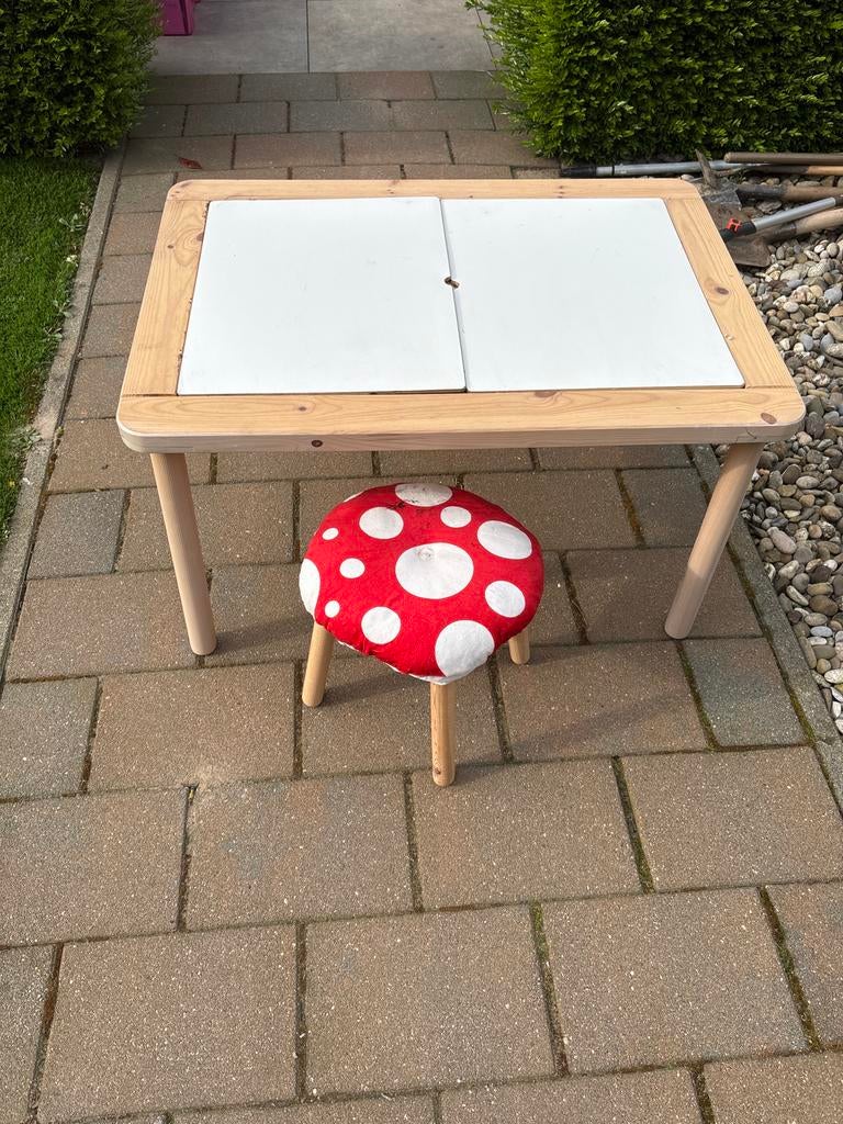 Houten kindertafel met twee paddenstoel krukjes, Ophalen, Gebruikt, Tafel(s) en Stoel(en)