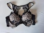 Hunkemöller Zwarte kanten BH met roze borduursels, maat 85D, Hunkemöller, Ophalen of Verzenden, Zwart, BH