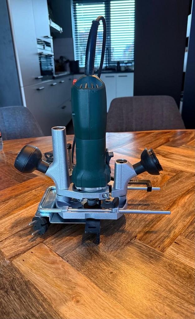 Metabo frees met 10-delige freesset, Ophalen, Zo goed als nieuw, Elektrisch, Bovenfrees