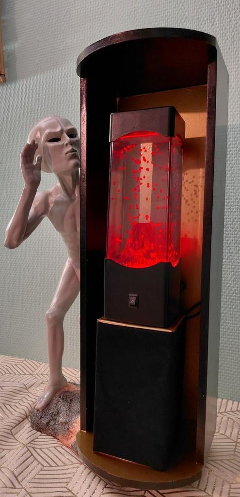Grey Alien met lava lamp, Ophalen