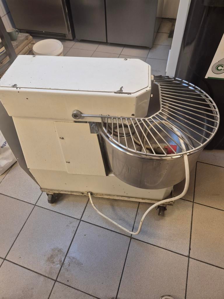 Professionele Deegmenger / Spiraalkneder, 4 liter of meer, Ophalen, Gebruikt, 1 snelheid