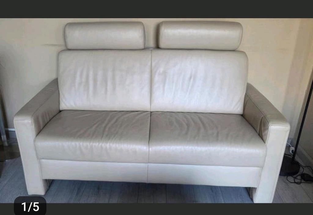 Crème lederlook bank met verstelbare hoofdsteunen, Modern, Comfortabel, Gebruikt, Minder dan 75 cm, 150 tot 200 cm