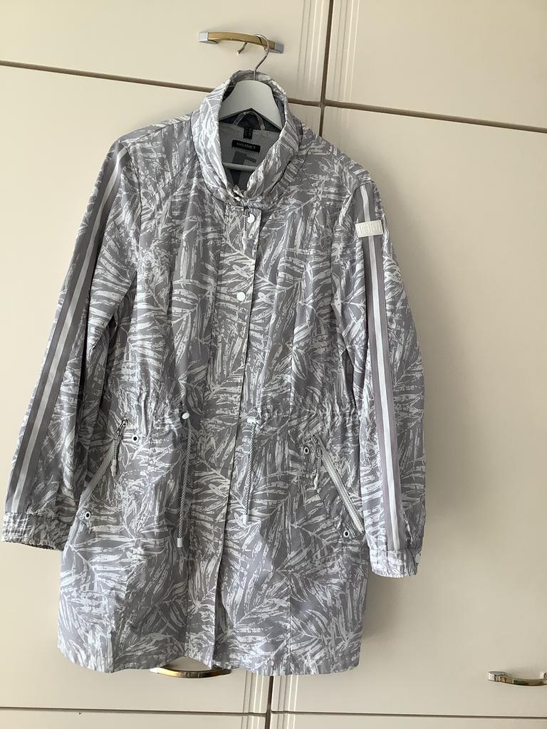 Super leuke regenjas maat 42 District, Ophalen of Verzenden, Zo goed als nieuw, Regenjas