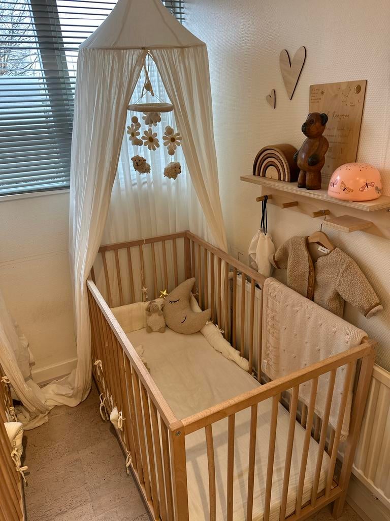 Twee IKEA ledikanten (60x120 cm) div hoogtes, incl matras, Kinderen en Baby's, Ophalen, Zo goed als nieuw, Ledikant