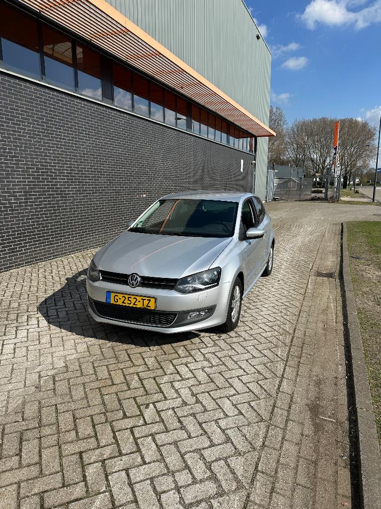 Volkswagen Polo 1.4 16V FSI 63KW 2011 Grijs, 970 kg, Stof, 40 €/maand, Zwart