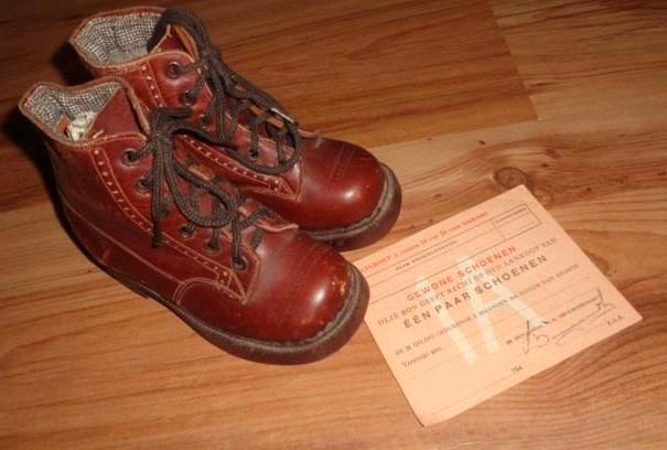 Wo2 oorlog surrogaat kinder schoenen houten zolen ww2 bon, Verzamelen, Militaria | Tweede Wereldoorlog, Overige soorten, Overige typen