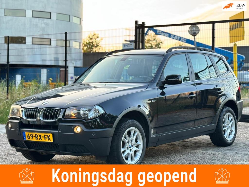 BMW X3 3.0i|YOUNGTIMER|AUT|LEDER|4WD|stoelverw|NAVI|PSENSOR|, Gebruikt, 2000 kg, Elektrische ramen, Zwart