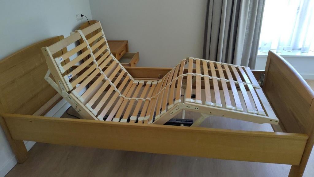 Seniorenbed met lattenbodem, elektrisch verstelbaar, Ophalen, 90 cm, Eenpersoons, Bruin