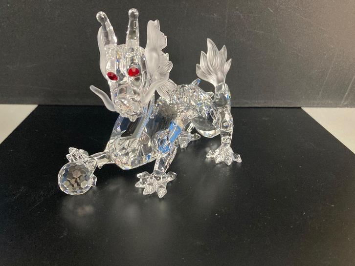 Swarovski jaarstuk de Draak, Verzamelen, Swarovski, Zo goed als nieuw, Figuurtje, Ophalen of Verzenden