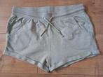 Zacht groene korte broek Hema 146-152., Kinderen en Baby's, Kinderkleding | Maat 146, Broek, Meisje, Ophalen of Verzenden, Zo goed als nieuw