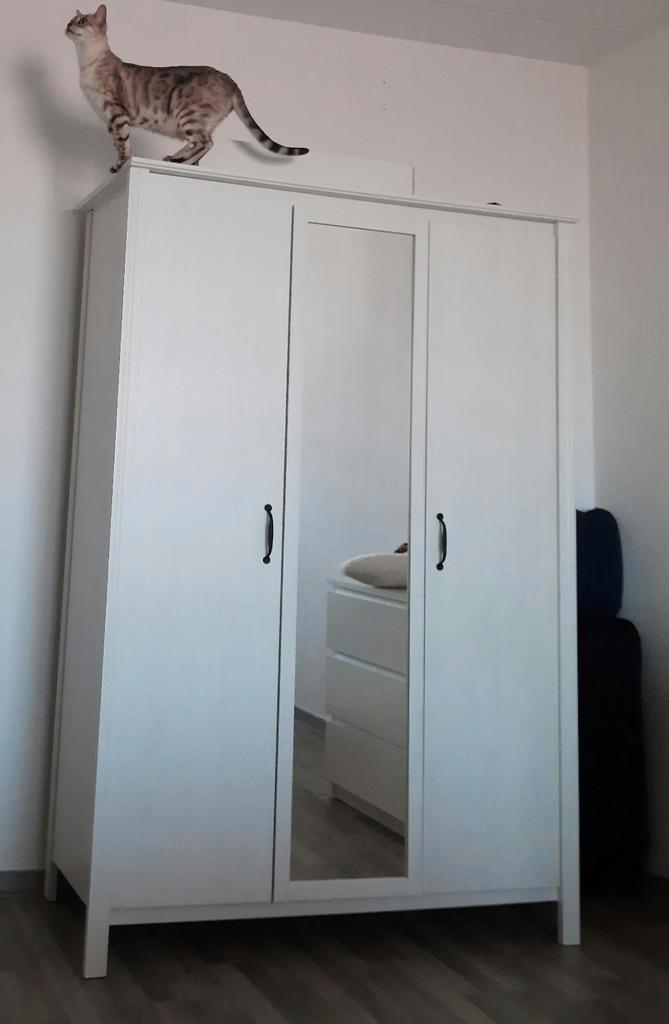 Ikea Brusali Kledingkast met spiegel, hang- en legruimte, Huis en Inrichting, Kasten | Kledingkasten, Gebruikt, 150 tot 200 cm