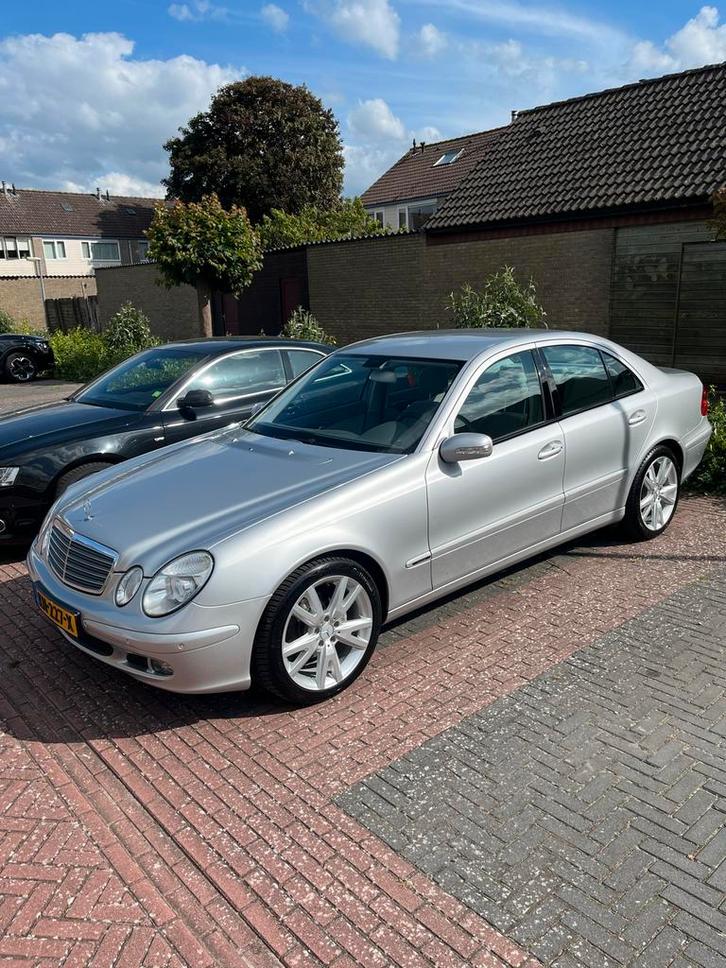 Mercedes-Benz e240 2004 Grijs, 102.000 km, Auto's, Mercedes-Benz, Particulier, ABS, Airbags, Airconditioning, Bluetooth, Boordcomputer