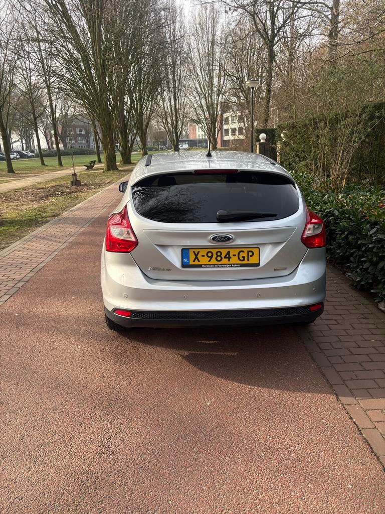 Ford Focus 1.0 Ecoboost 92KW 5D 2014 Grijs edition plus, Auto's, 125 pk, 635 kg, 1200 kg, Handgeschakeld
