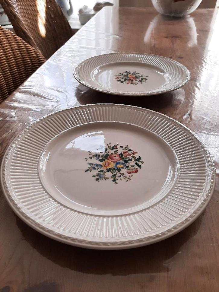 WEDGWOOD CONWAY -  2 DINERBORDEN - DIAMETER 26,5 CM, Huis en Inrichting, Keuken | Servies, Zo goed als nieuw, Bord(en), Wedgwood