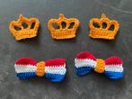 Gehaakte koningsdag strikjes of kroontjes met speld, broche, Ophalen of Verzenden, Nieuw, Versiering, Oranje of Koningsdag